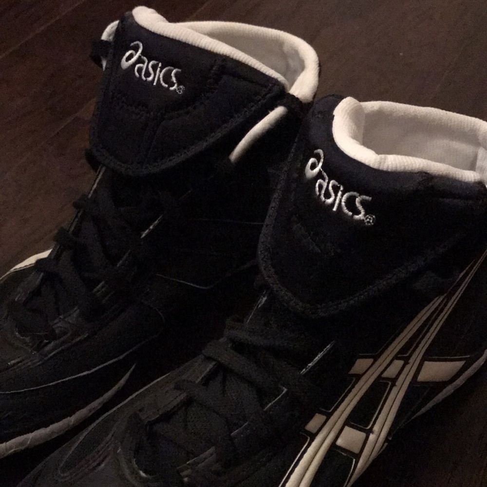 ASICS - Picture 9 of 11